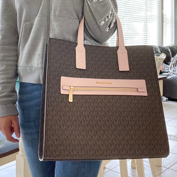 New Mk large tote 💝 limited addition - Picture 2 of 8